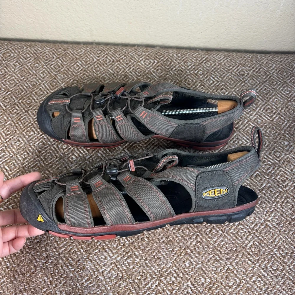 KEEN Mens Sz 11.5 Canvas Outdoor Hiking Water Camping Sandals Safe Toes Gorpcore
